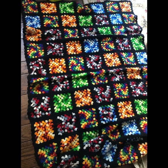 Rare Vintage 100% Wool Crochet Blanket - Picture 7 of 8